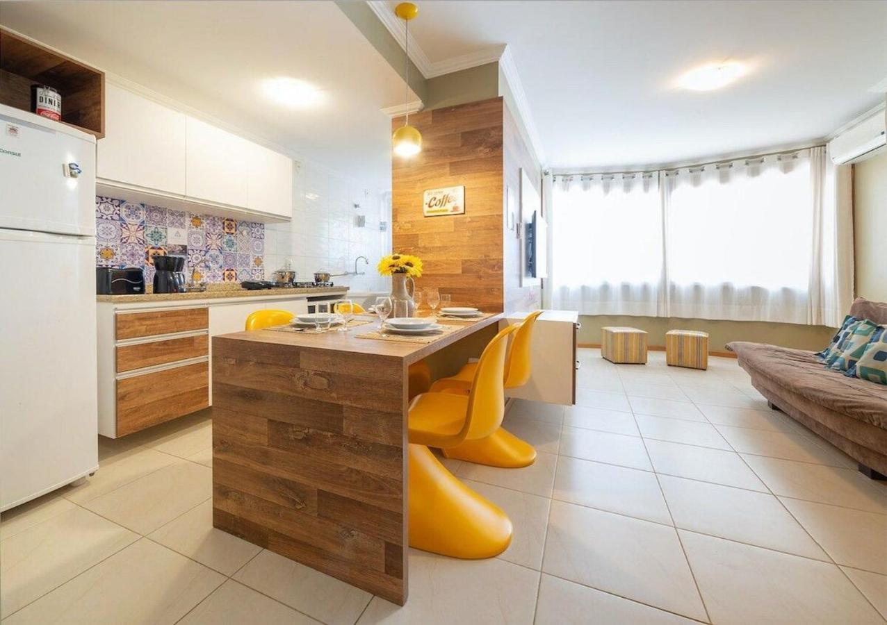 GRAMADO SOLAR REAL - 2 apts de 2 quartos no mesmo prédio, cada um comporta até 7 pessoas - IDEAL PARA GRUPOS - central - IDEAL PARA ANDAR A PÉ - nesta plataforma desde janeiro de 2015, oferecemos CREDIBILIDADE - seu PET é bem-vindo - GARAGEM COBERTA Exterior foto