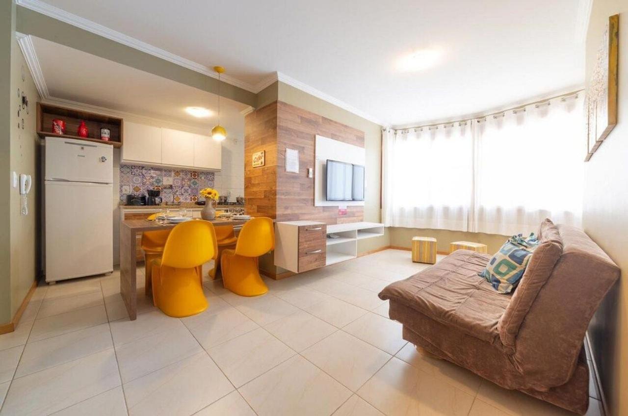 GRAMADO SOLAR REAL - 2 apts de 2 quartos no mesmo prédio, cada um comporta até 7 pessoas - IDEAL PARA GRUPOS - central - IDEAL PARA ANDAR A PÉ - nesta plataforma desde janeiro de 2015, oferecemos CREDIBILIDADE - seu PET é bem-vindo - GARAGEM COBERTA Exterior foto