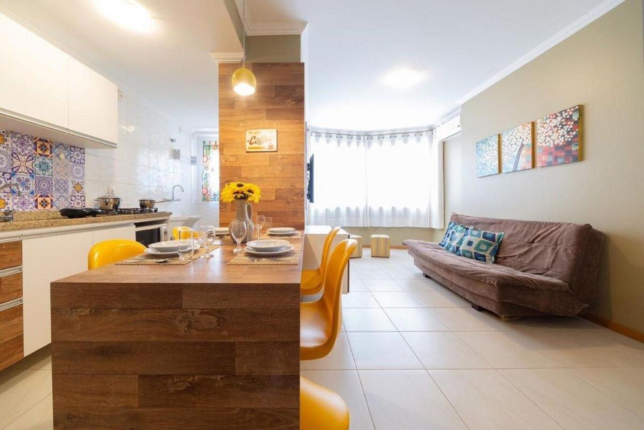 GRAMADO SOLAR REAL - 2 apts de 2 quartos no mesmo prédio, cada um comporta até 7 pessoas - IDEAL PARA GRUPOS - central - IDEAL PARA ANDAR A PÉ - nesta plataforma desde janeiro de 2015, oferecemos CREDIBILIDADE - seu PET é bem-vindo - GARAGEM COBERTA Exterior foto