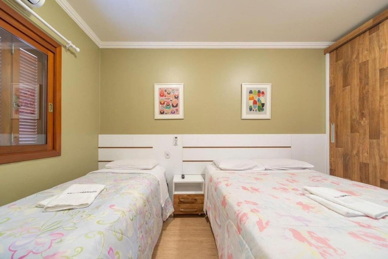 GRAMADO SOLAR REAL - 2 apts de 2 quartos no mesmo prédio, cada um comporta até 7 pessoas - IDEAL PARA GRUPOS - central - IDEAL PARA ANDAR A PÉ - nesta plataforma desde janeiro de 2015, oferecemos CREDIBILIDADE - seu PET é bem-vindo - GARAGEM COBERTA Exterior foto