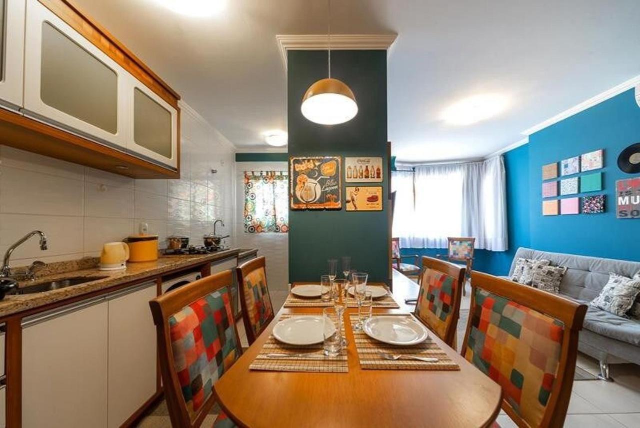 GRAMADO SOLAR REAL - 2 apts de 2 quartos no mesmo prédio, cada um comporta até 7 pessoas - IDEAL PARA GRUPOS - central - IDEAL PARA ANDAR A PÉ - nesta plataforma desde janeiro de 2015, oferecemos CREDIBILIDADE - seu PET é bem-vindo - GARAGEM COBERTA Exterior foto