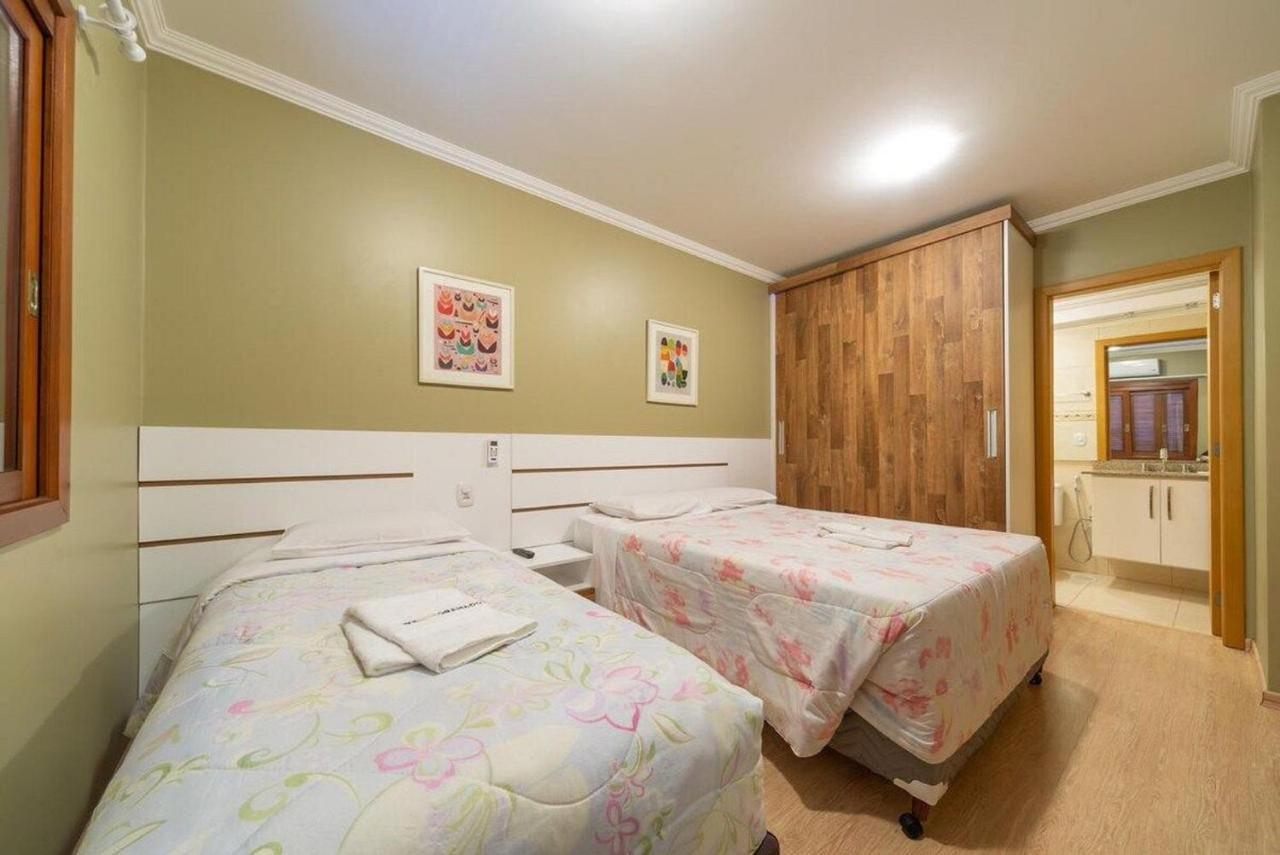 GRAMADO SOLAR REAL - 2 apts de 2 quartos no mesmo prédio, cada um comporta até 7 pessoas - IDEAL PARA GRUPOS - central - IDEAL PARA ANDAR A PÉ - nesta plataforma desde janeiro de 2015, oferecemos CREDIBILIDADE - seu PET é bem-vindo - GARAGEM COBERTA Exterior foto