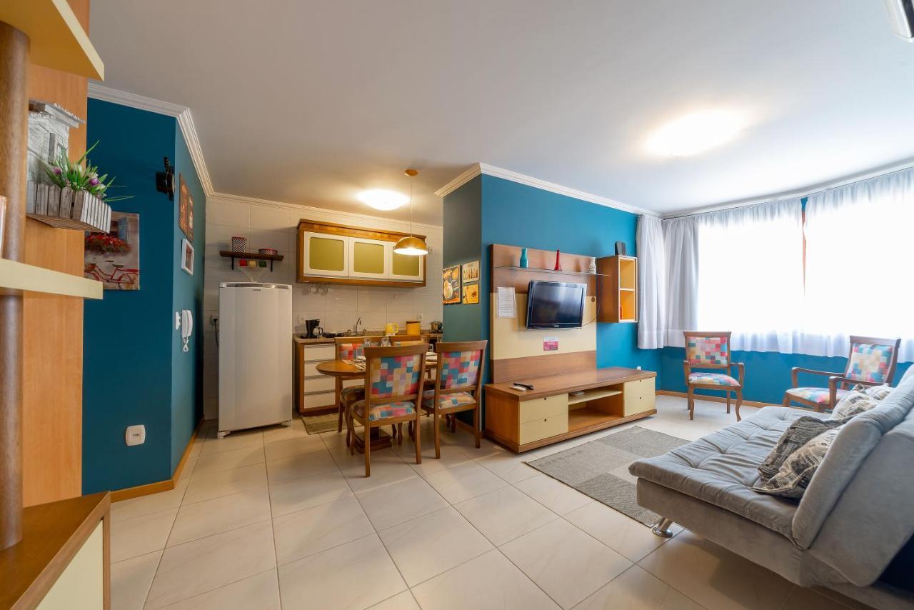 GRAMADO SOLAR REAL - 2 apts de 2 quartos no mesmo prédio, cada um comporta até 7 pessoas - IDEAL PARA GRUPOS - central - IDEAL PARA ANDAR A PÉ - nesta plataforma desde janeiro de 2015, oferecemos CREDIBILIDADE - seu PET é bem-vindo - GARAGEM COBERTA Exterior foto