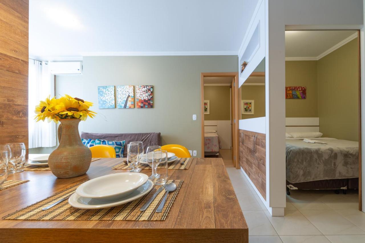 GRAMADO SOLAR REAL - 2 apts de 2 quartos no mesmo prédio, cada um comporta até 7 pessoas - IDEAL PARA GRUPOS - central - IDEAL PARA ANDAR A PÉ - nesta plataforma desde janeiro de 2015, oferecemos CREDIBILIDADE - seu PET é bem-vindo - GARAGEM COBERTA Exterior foto