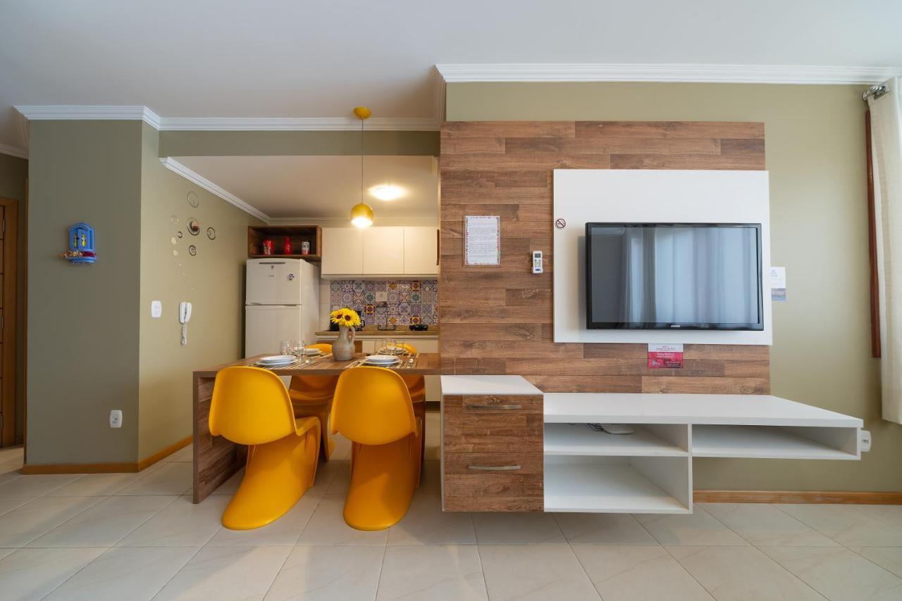 GRAMADO SOLAR REAL - 2 apts de 2 quartos no mesmo prédio, cada um comporta até 7 pessoas - IDEAL PARA GRUPOS - central - IDEAL PARA ANDAR A PÉ - nesta plataforma desde janeiro de 2015, oferecemos CREDIBILIDADE - seu PET é bem-vindo - GARAGEM COBERTA Exterior foto