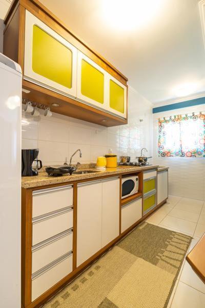 GRAMADO SOLAR REAL - 2 apts de 2 quartos no mesmo prédio, cada um comporta até 7 pessoas - IDEAL PARA GRUPOS - central - IDEAL PARA ANDAR A PÉ - nesta plataforma desde janeiro de 2015, oferecemos CREDIBILIDADE - seu PET é bem-vindo - GARAGEM COBERTA Exterior foto